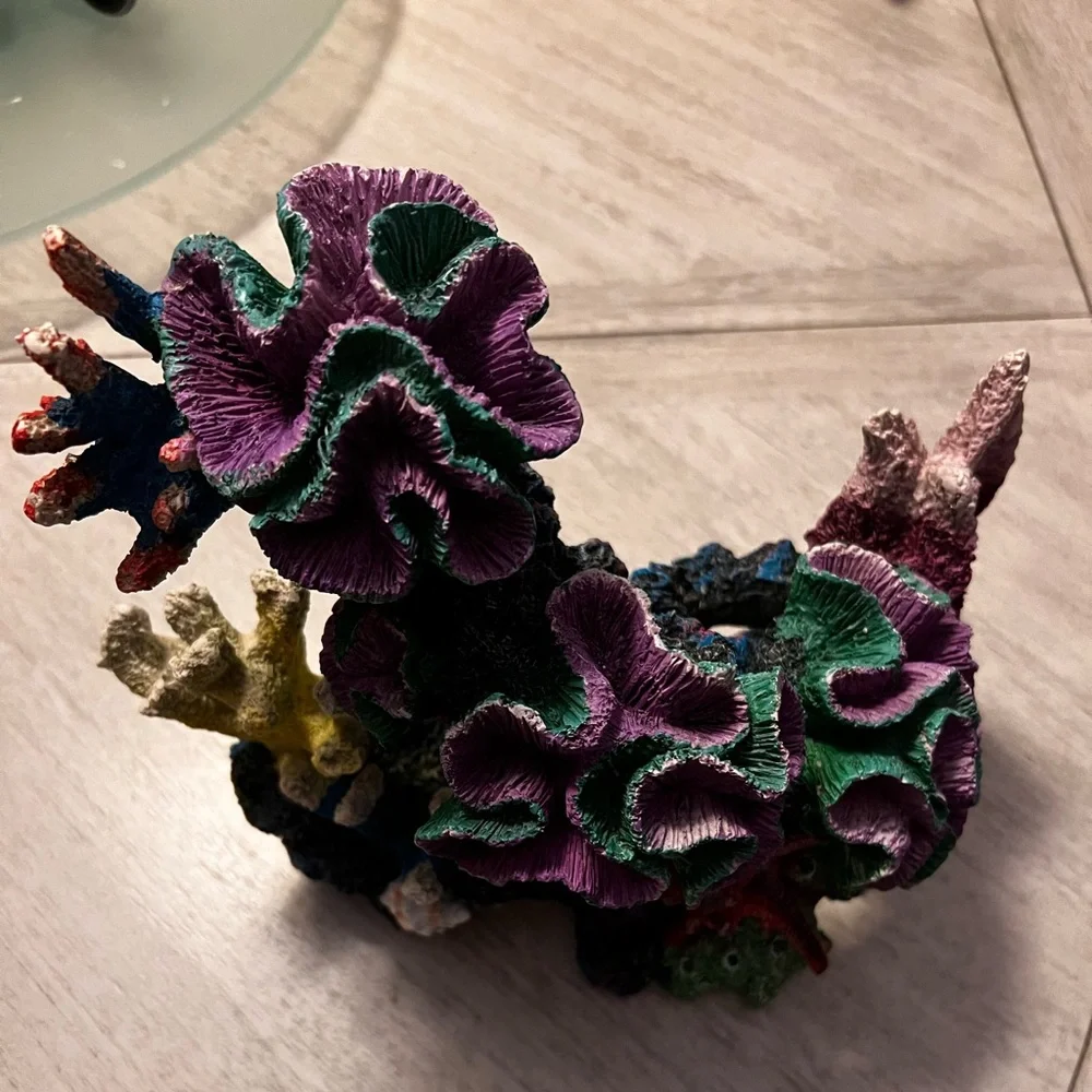 Aquarium Coral decor-Resin-colorful accent -12”x11”,5”deep-like new